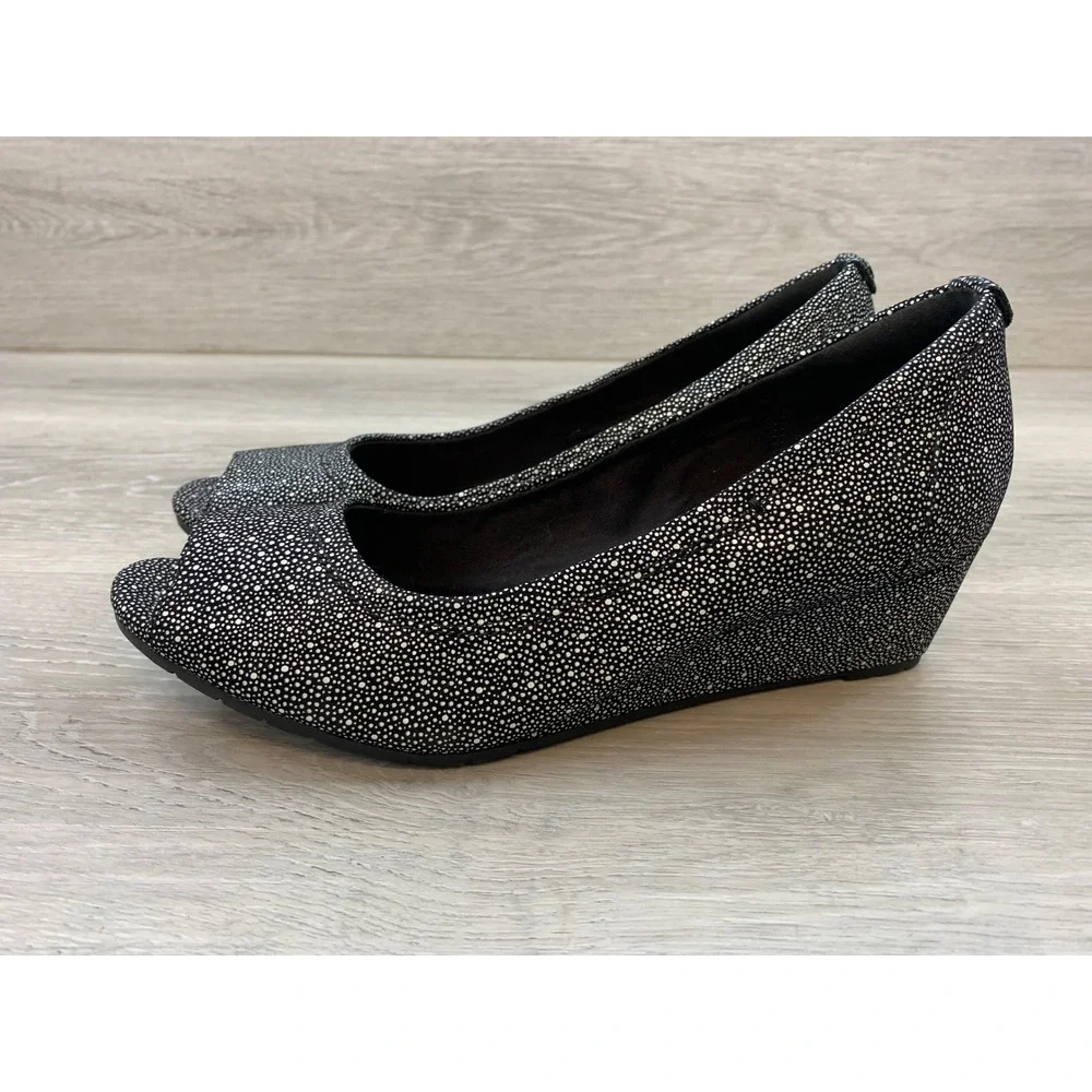 Clarks Artisan Women's Black White Nubuck Peep Toe 8.5 Wedge Comfort Shoes